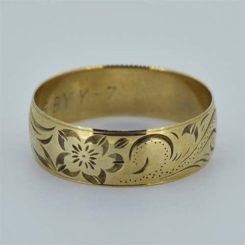 W&D 9ct Yellow Gold Engraved Gents Band